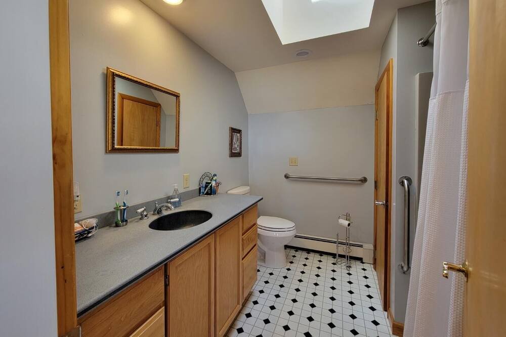 Photo of Bathroom in Isle of Springs