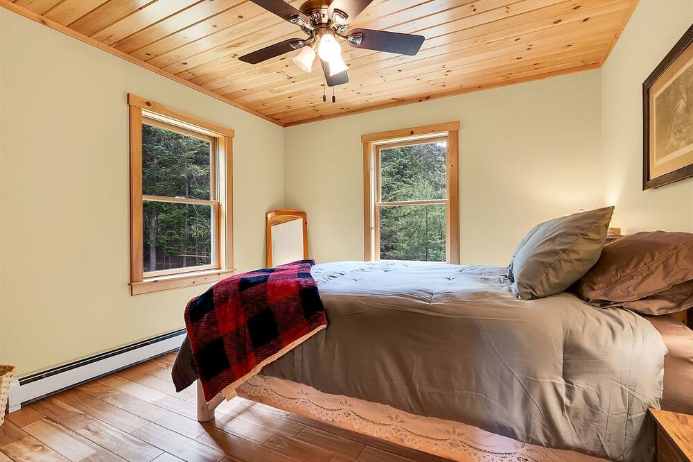 Photo of Bedroom in Rumford Center