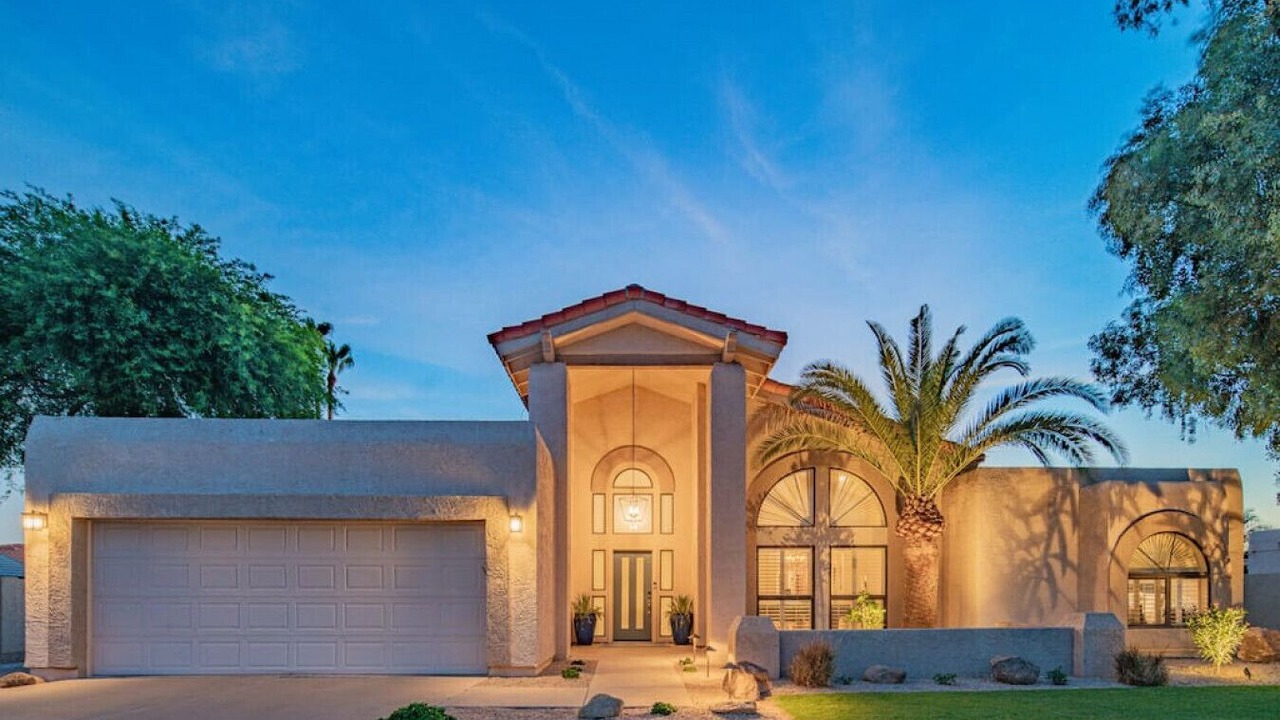 Photo of Buildings in Paradise Valley Village
