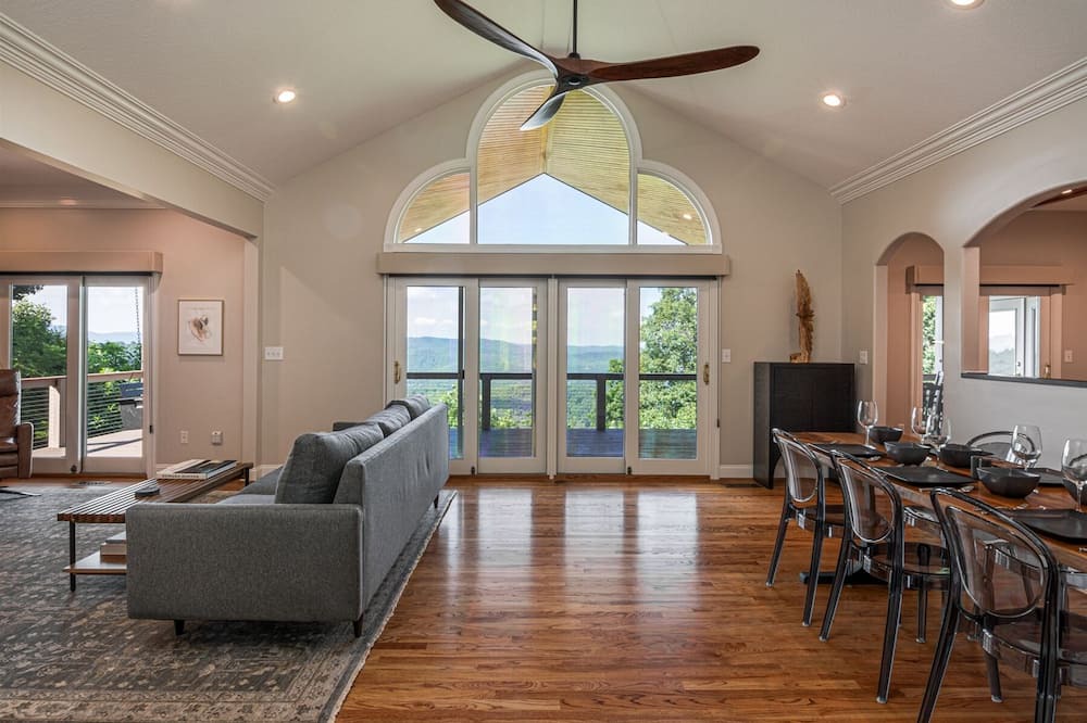 Photo of Bedroom in Laurel Park