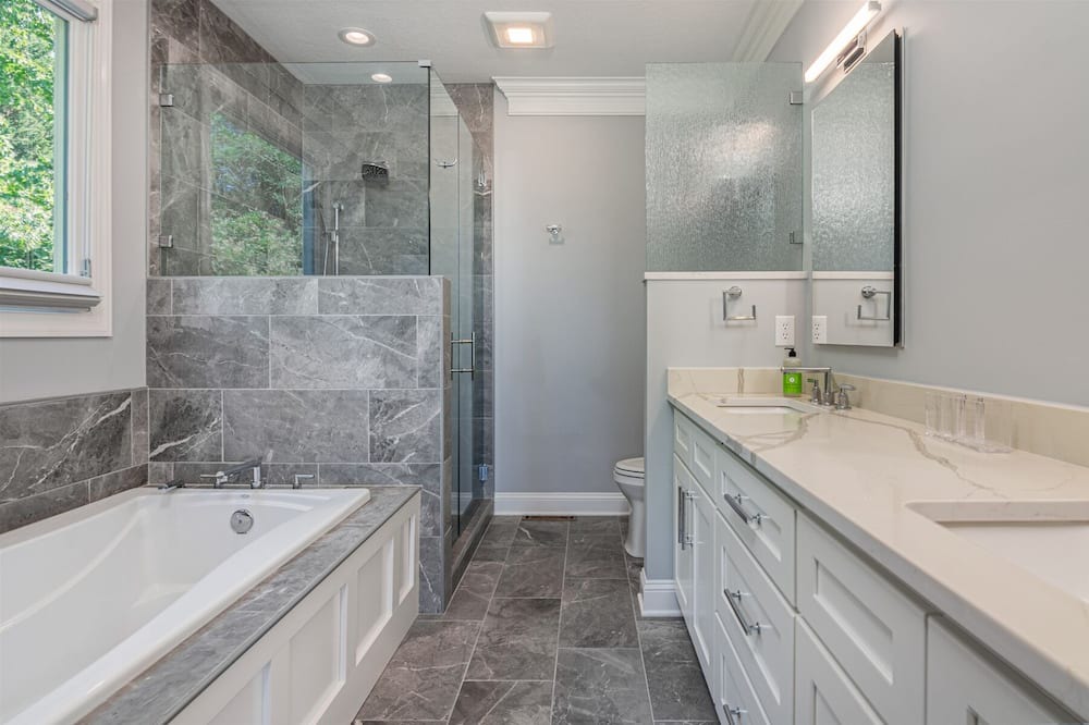 Photo of Bathroom in Laurel Park