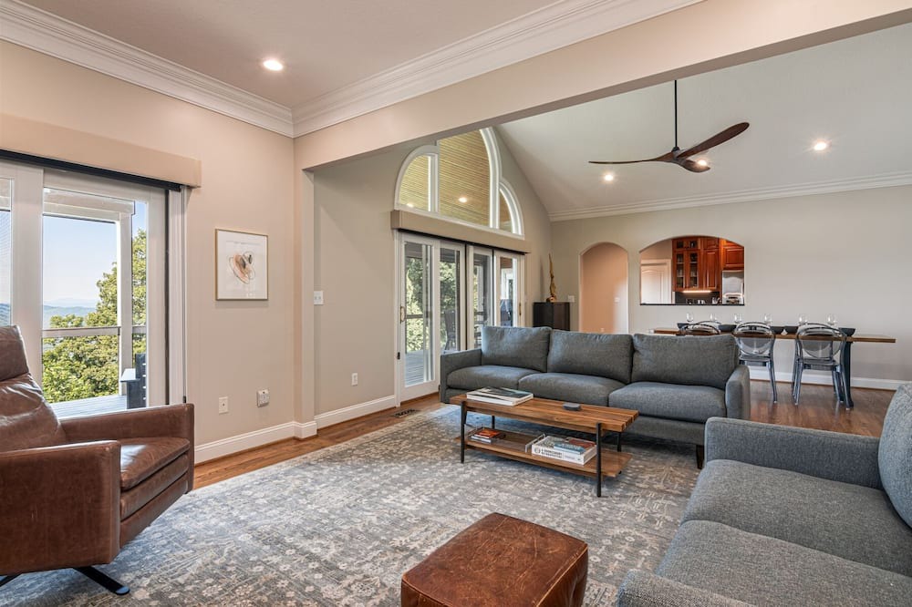 Photo of Livingroom in Laurel Park