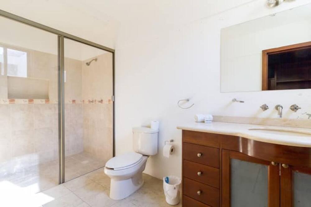 Photo of Bathroom in Zona Expo