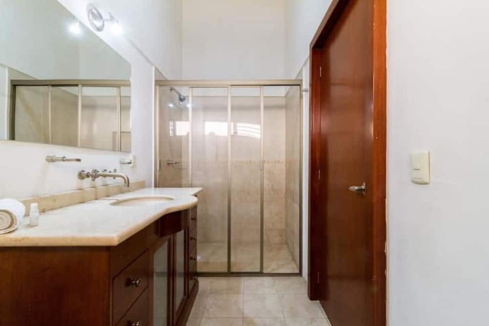 Photo of Bathroom in Zona Expo