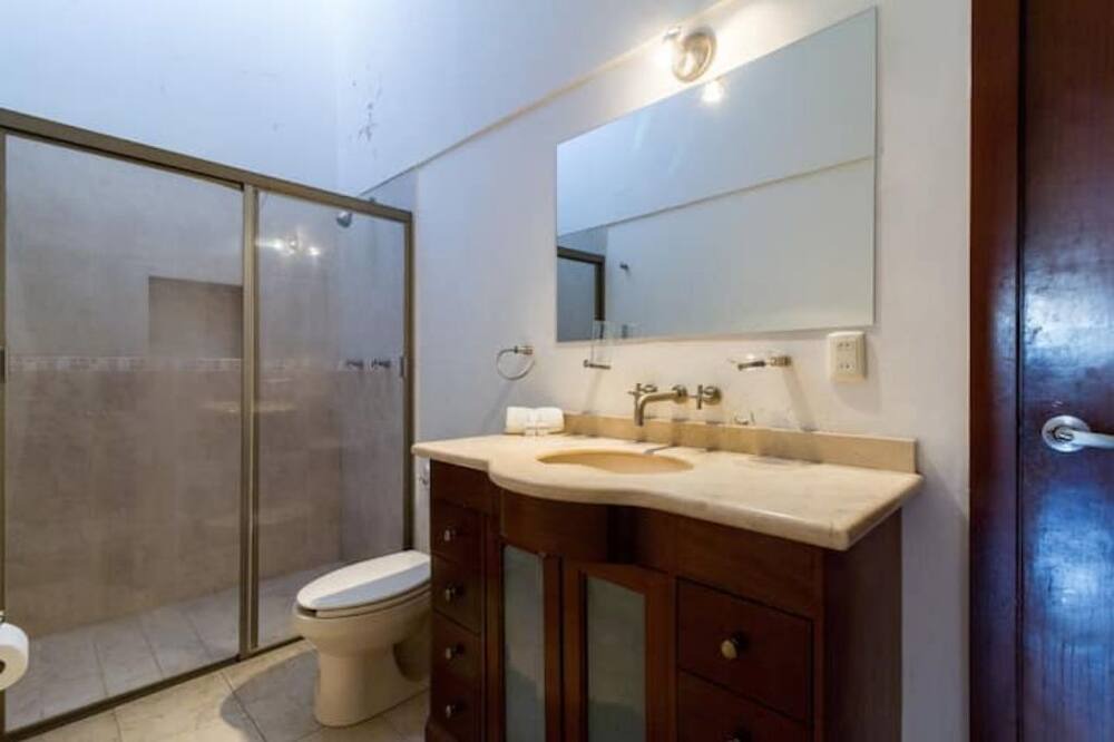 Photo of Bathroom in Zona Expo