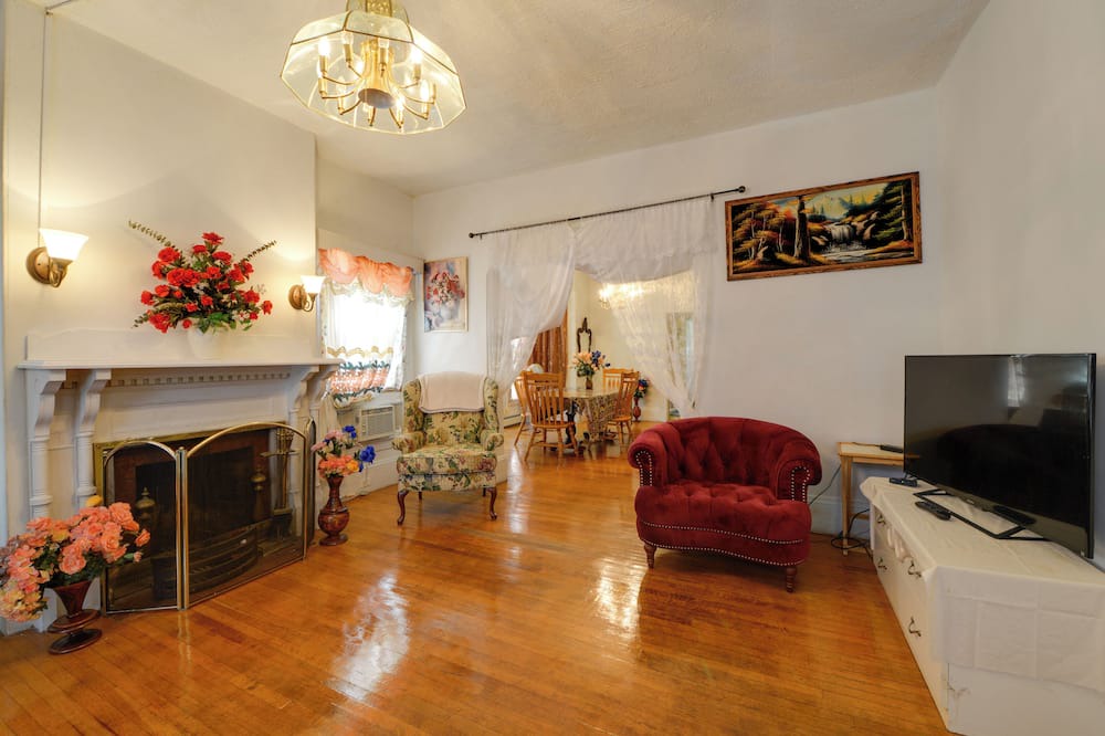 Photo of Livingroom in Lawrence