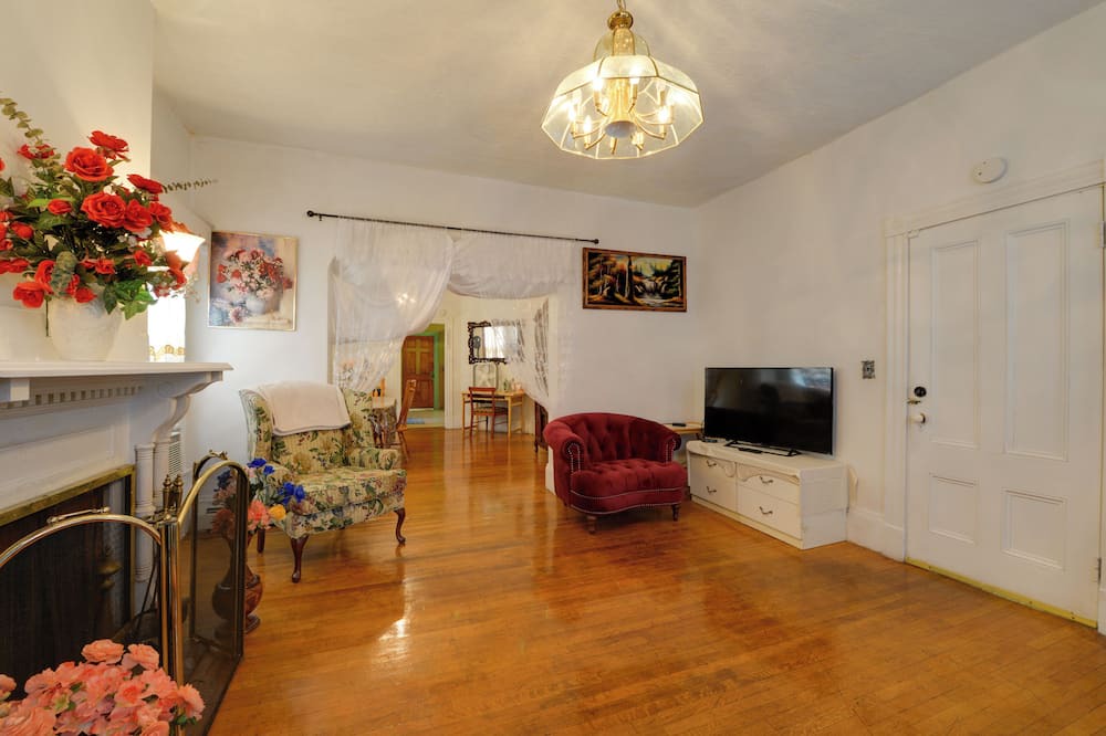 Photo of Livingroom in Lawrence
