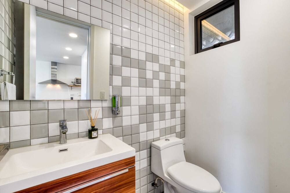 Photo of Bathroom in Avenida Revolucion