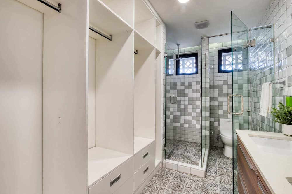 Photo of Bathroom in Avenida Revolucion