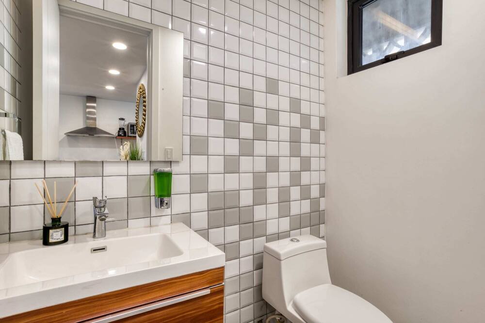 Photo of Bathroom in Avenida Revolucion