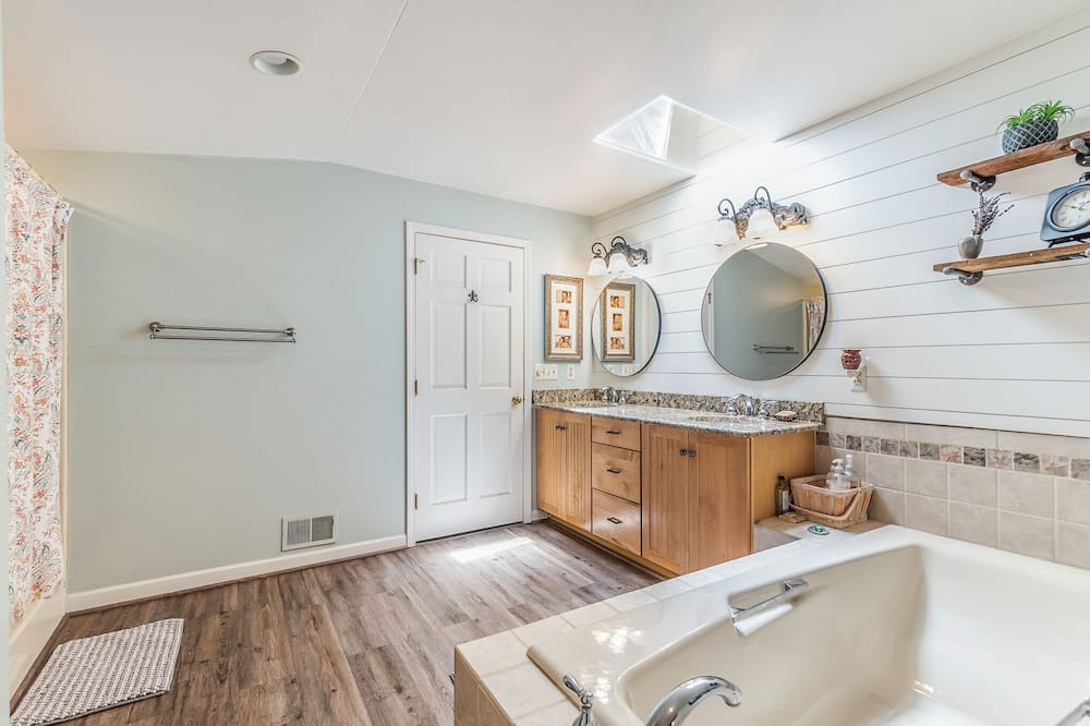 Photo of Bathroom in Drayton Plains