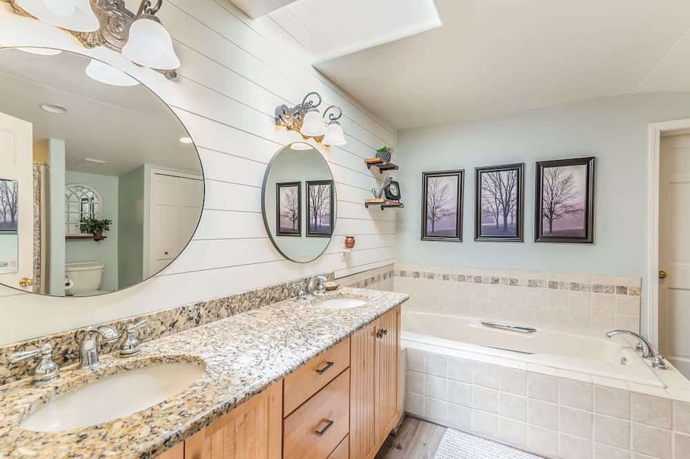 Photo of Bathroom in Drayton Plains