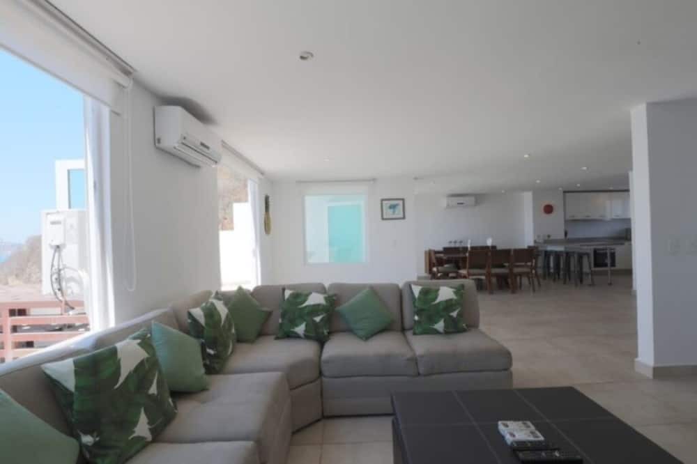 Photo of Livingroom in Brisas del Marques