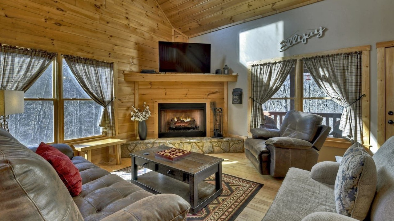 Photo of Livingroom in Eagle Mountain