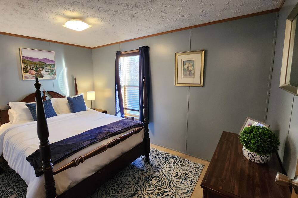 Photo of Bedroom in Brownville