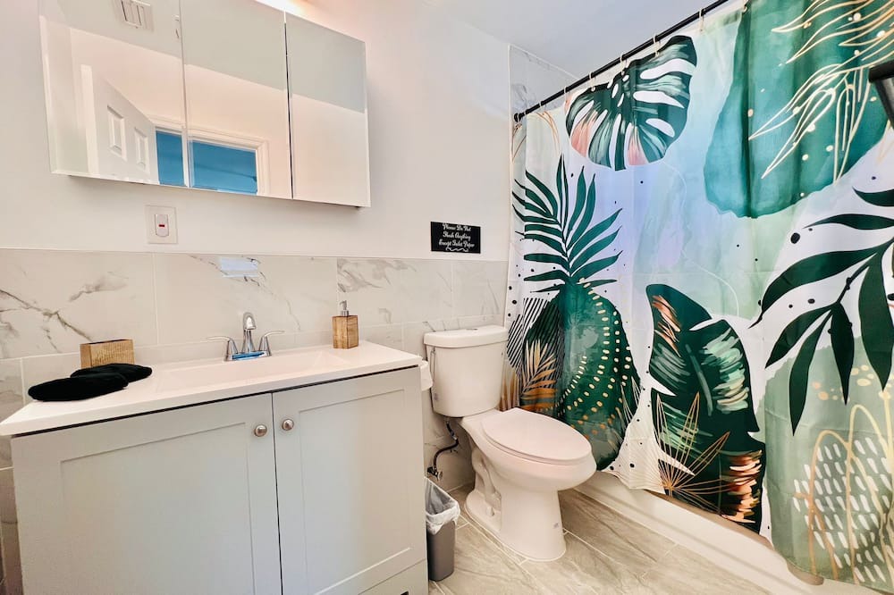 Photo of Bathroom in North Andrews Gardens