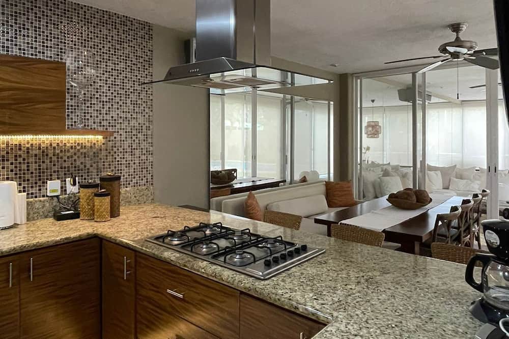 Photo of Kitchen in Flamingos