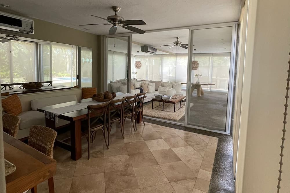Photo of Livingroom in Flamingos