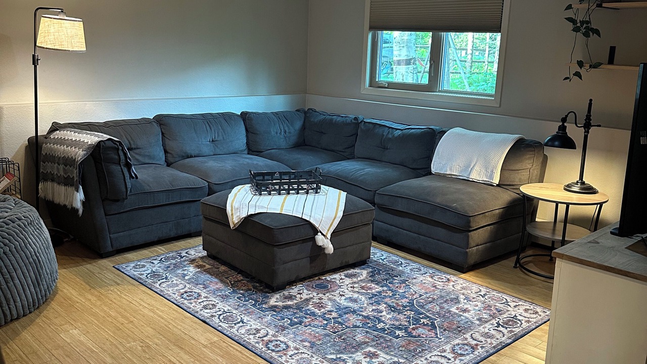 Photo of Livingroom in Mid-Hillside