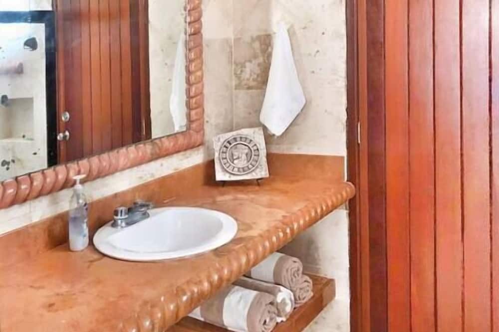 Photo of Bathroom in Miramar
