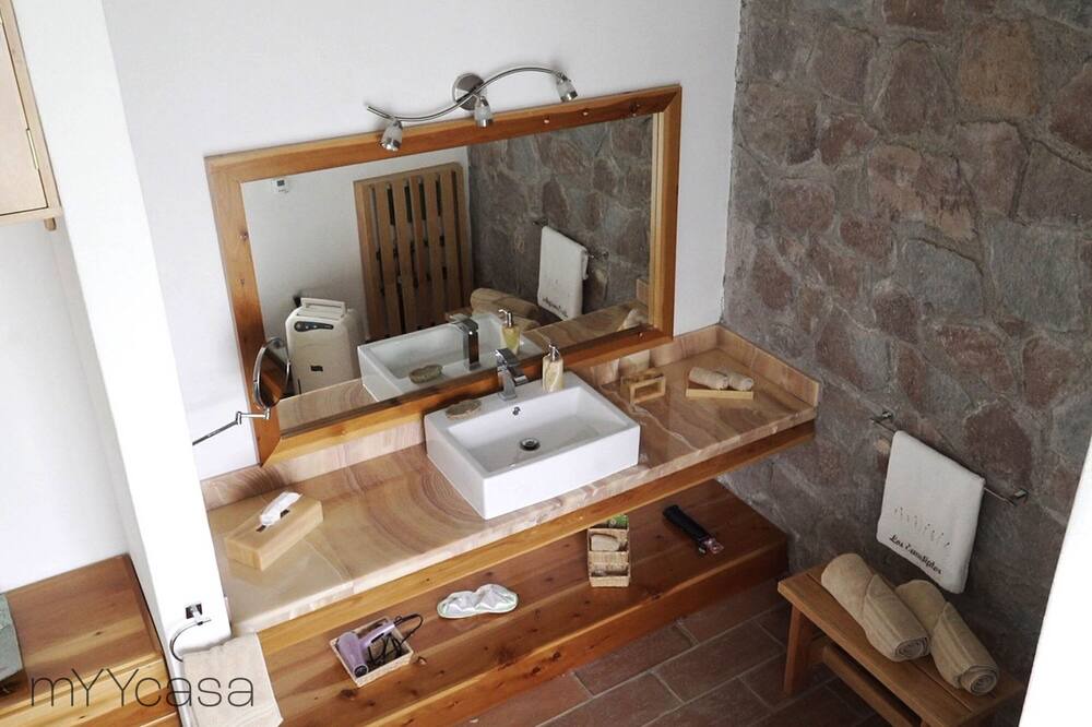 Photo of Bathroom in Macheros