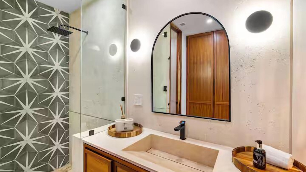 Photo of Bathroom in Romantic Zone