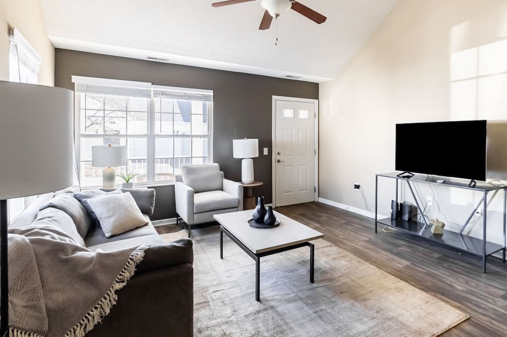 Photo of Livingroom in Avon
