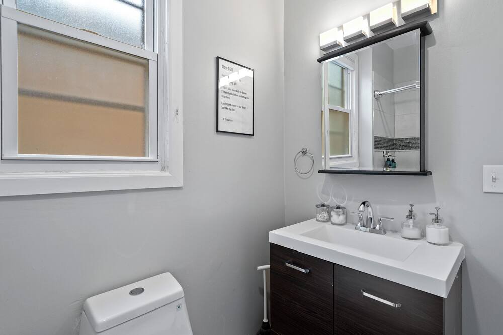Photo of Bathroom in Irving Park East