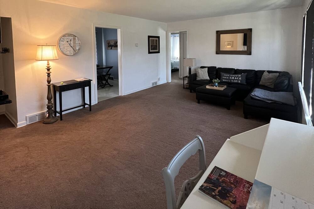 Photo of Livingroom in Tiffin
