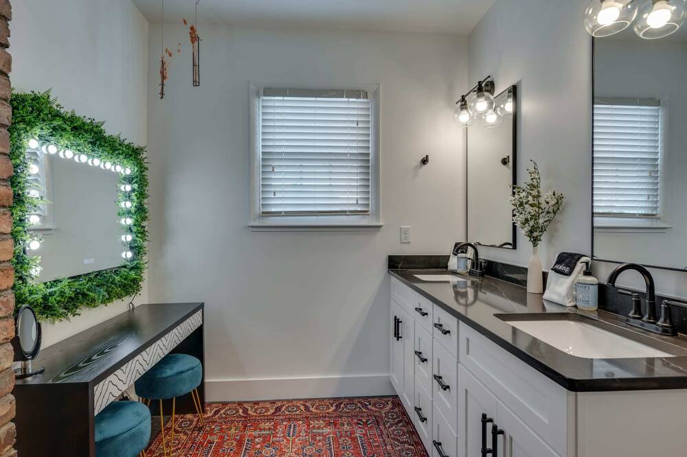 Photo of Bathroom in Hillsboro Village
