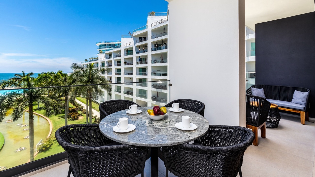 Photo of Patio Balcony in Flamingos