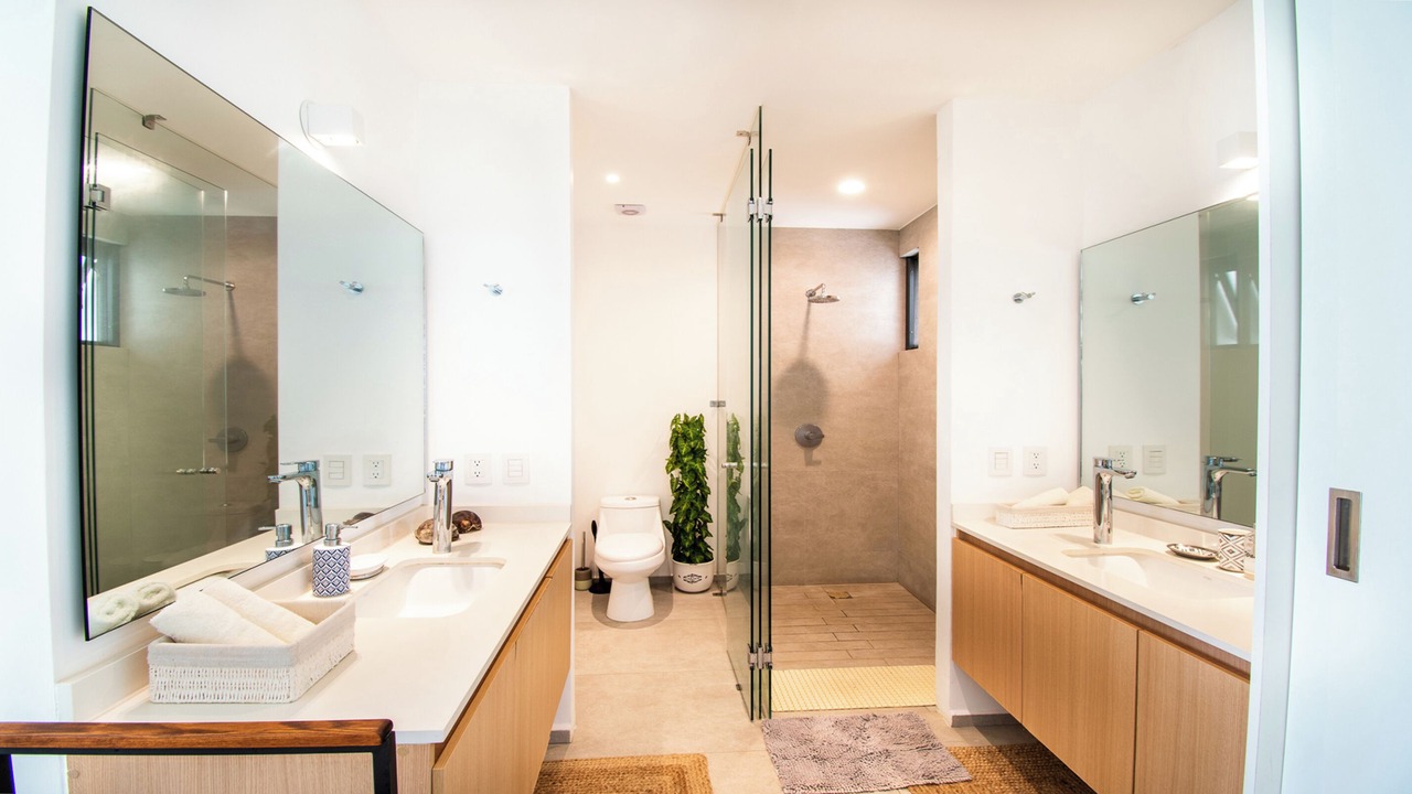 Photo of Bathroom in Flamingos