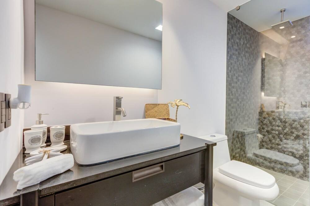 Photo of Bathroom in Romantic Zone