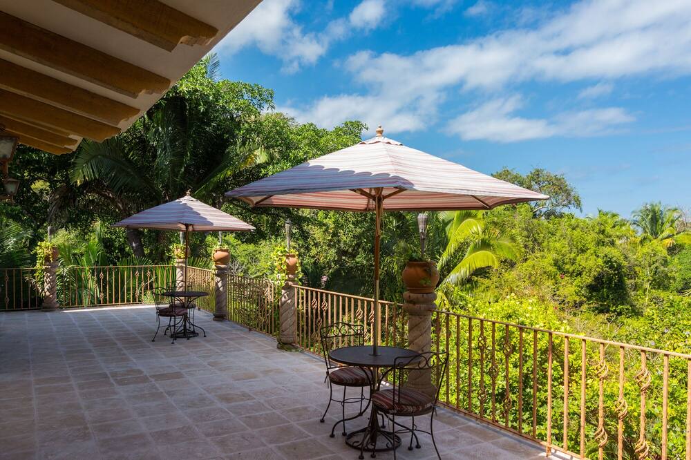 Photo of Patio Balcony in South Shore Hotel Area