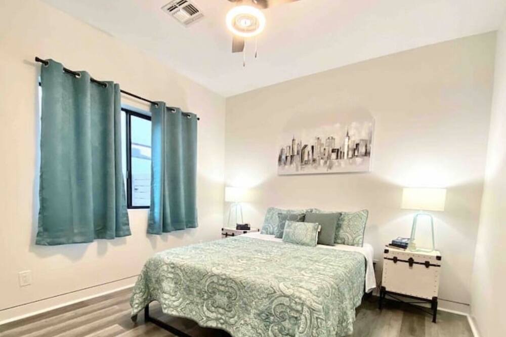 Photo of Bedroom in Garfield