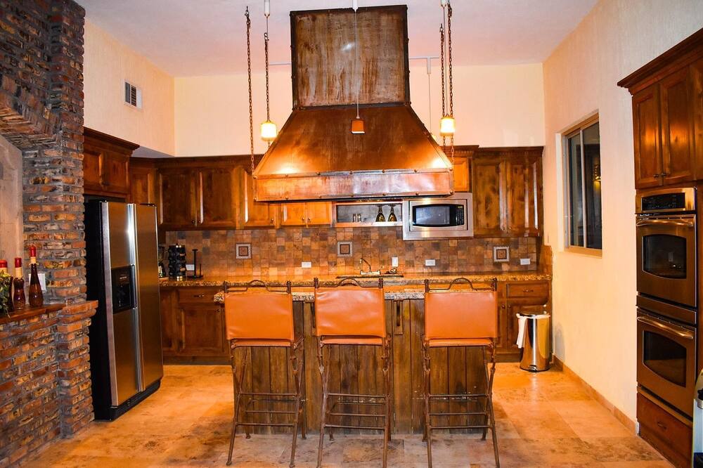 Photo of Kitchen in Laguna Shores