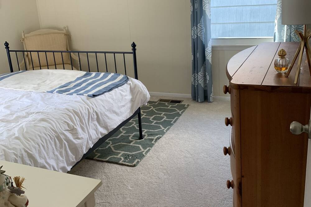 Photo of Bedroom in Issue