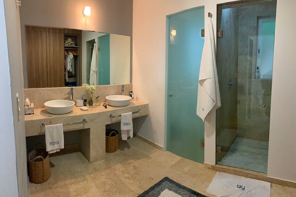 Photo of Bathroom in Puerto Marques