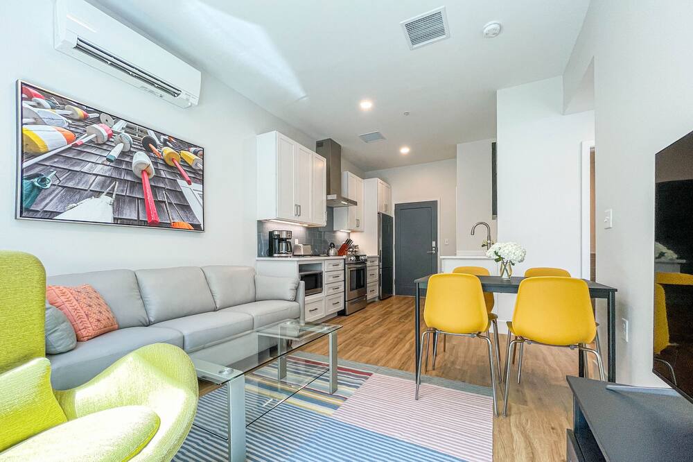 Photo of Livingroom in East Bayside