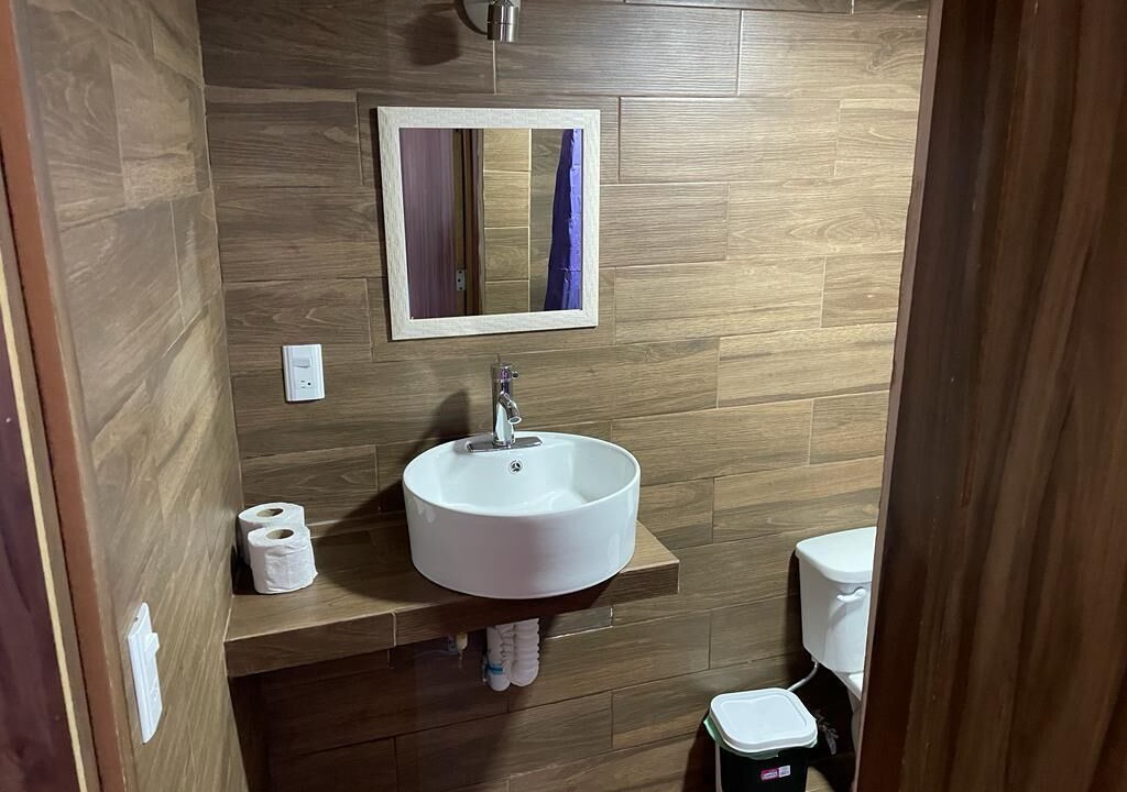 Photo of Bathroom in Anton Lizardo