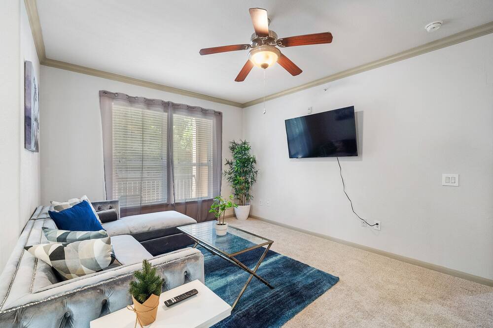 Photo of Livingroom in Astrodome