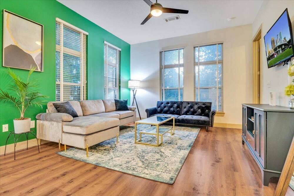 Photo of Livingroom in Piedmont Heights