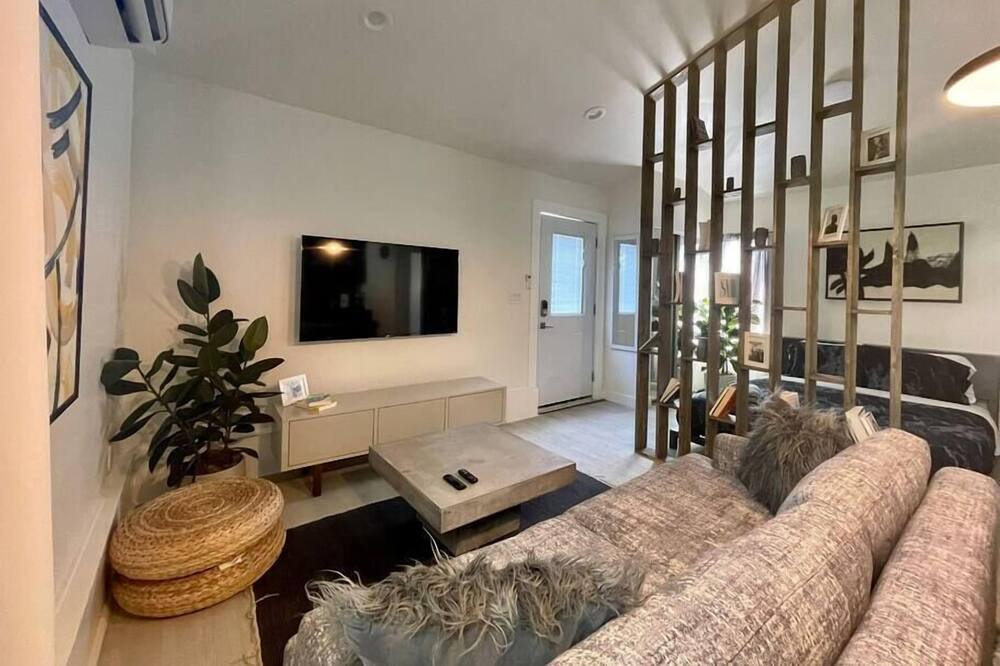 Photo of Livingroom in Ladera Heights