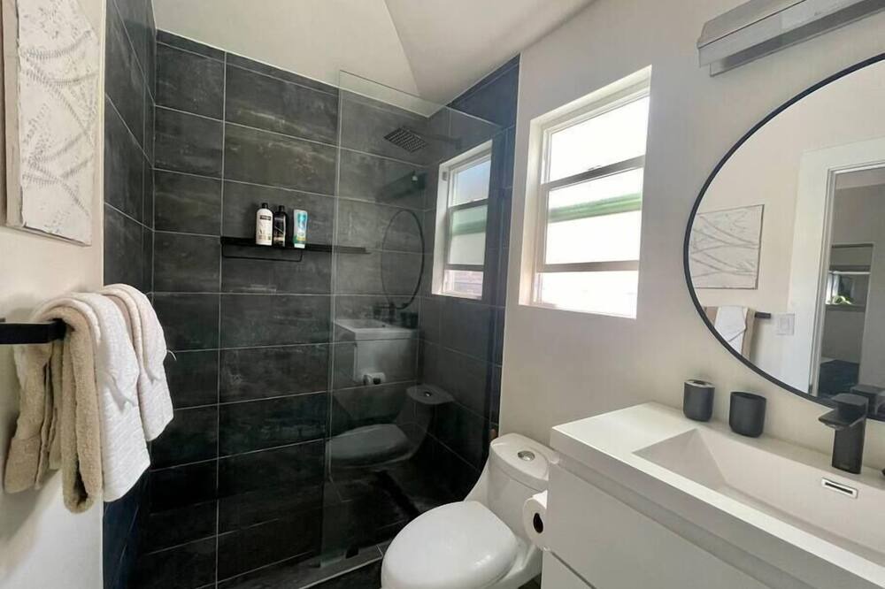 Photo of Bathroom in Ladera Heights