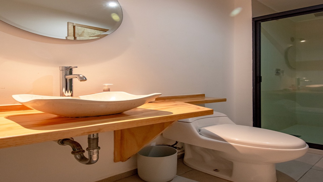 Photo of Bathroom in Anahuac