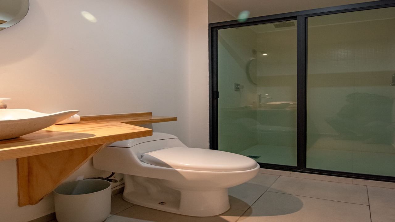 Photo of Bathroom in Anahuac