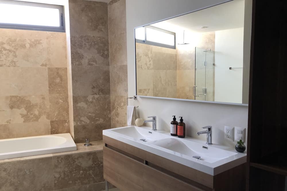 Photo of Bathroom in Providencia