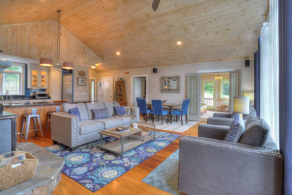 Photo of Livingroom in Rangeley