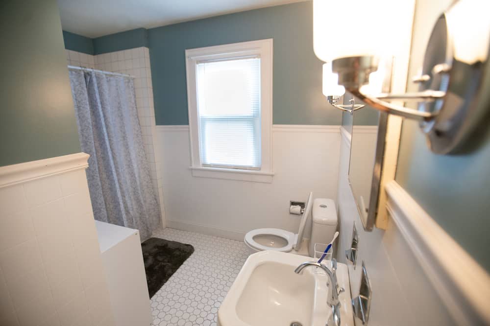 Photo of Bathroom in Maysville