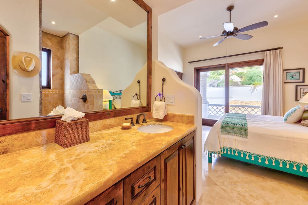 Photo of Bathroom in Buzzards
